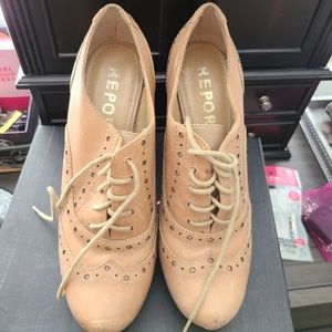 Report platform oxford style heels